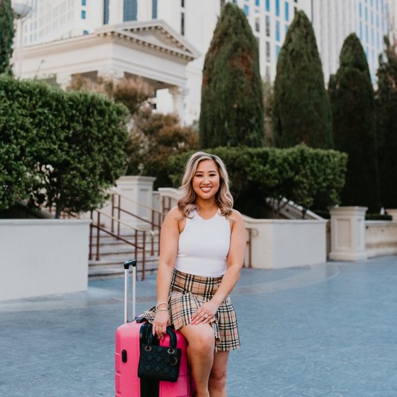 Meet your Posher, Carrie - Picture 5 of 7